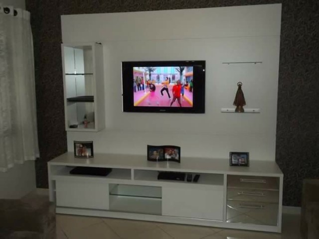 Painel para TV com Nichos e prateleiras - Móvel Planejado